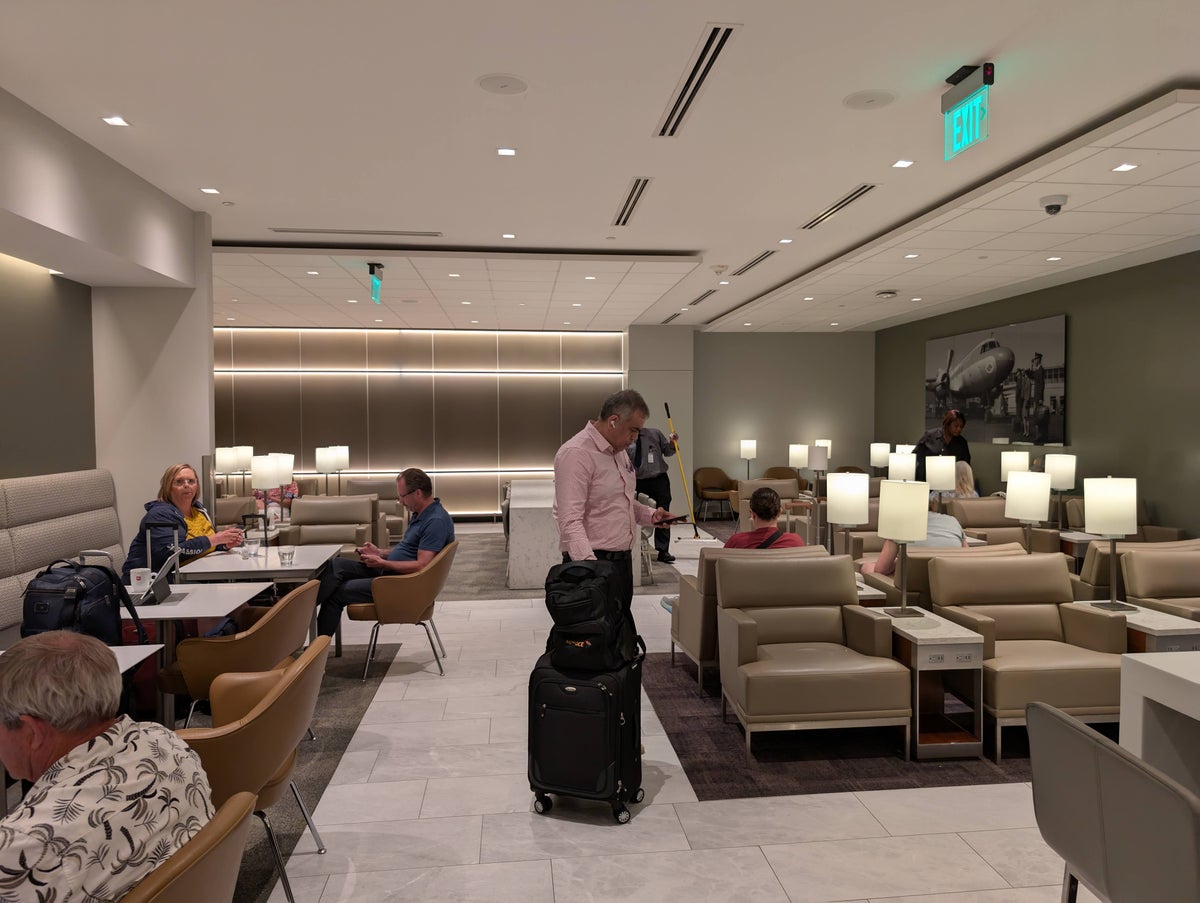 United Club FLL seating dining and armchairs