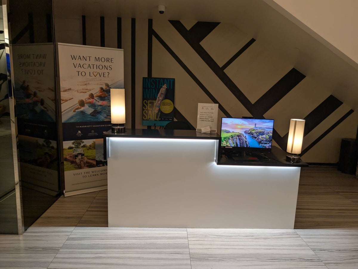 W Fort Lauderdale Marriott Vacation Club desk