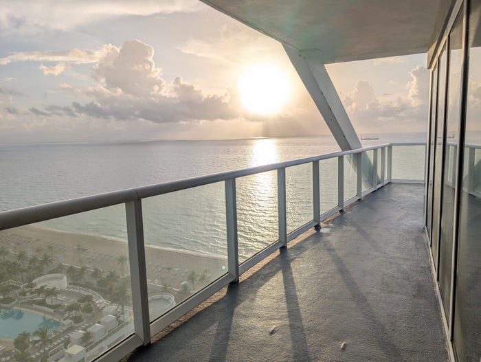 W Fort Lauderdale Supreme Suite balcony sunrise W Fort Lauderdale Supreme Suite balcony sunrise