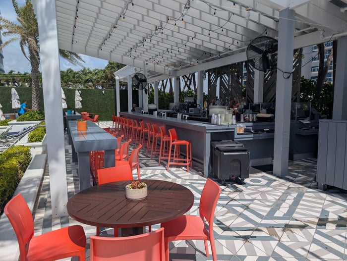 W Fort Lauderdale amenities WET East bar seating W Fort Lauderdale amenities WET East bar seating