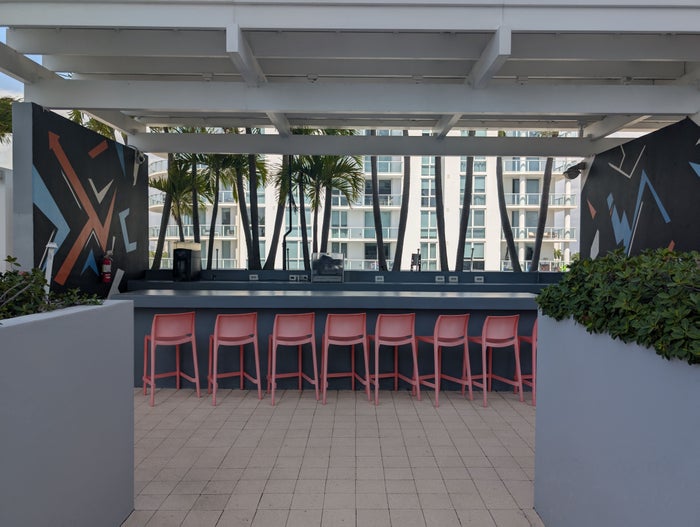 W Fort Lauderdale amenities WET West bar W Fort Lauderdale amenities WET West bar