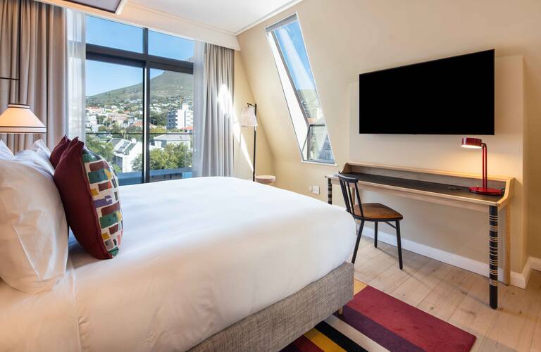 king deluxe mountain view room Canopy Hilton Cape Town
