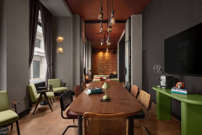 Moxy istanbul Beyoglu  living room