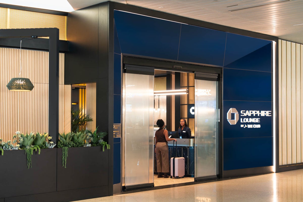 PHX Sapphire Lounge exterior