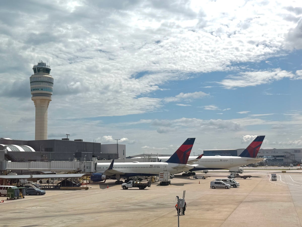 Atlanta ATL American Express Centurion Lounge apron views