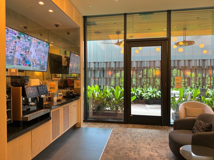 Atlanta ATL American Express Centurion Lounge private room drinks Atlanta ATL American Express Centurion Lounge private room drinks
