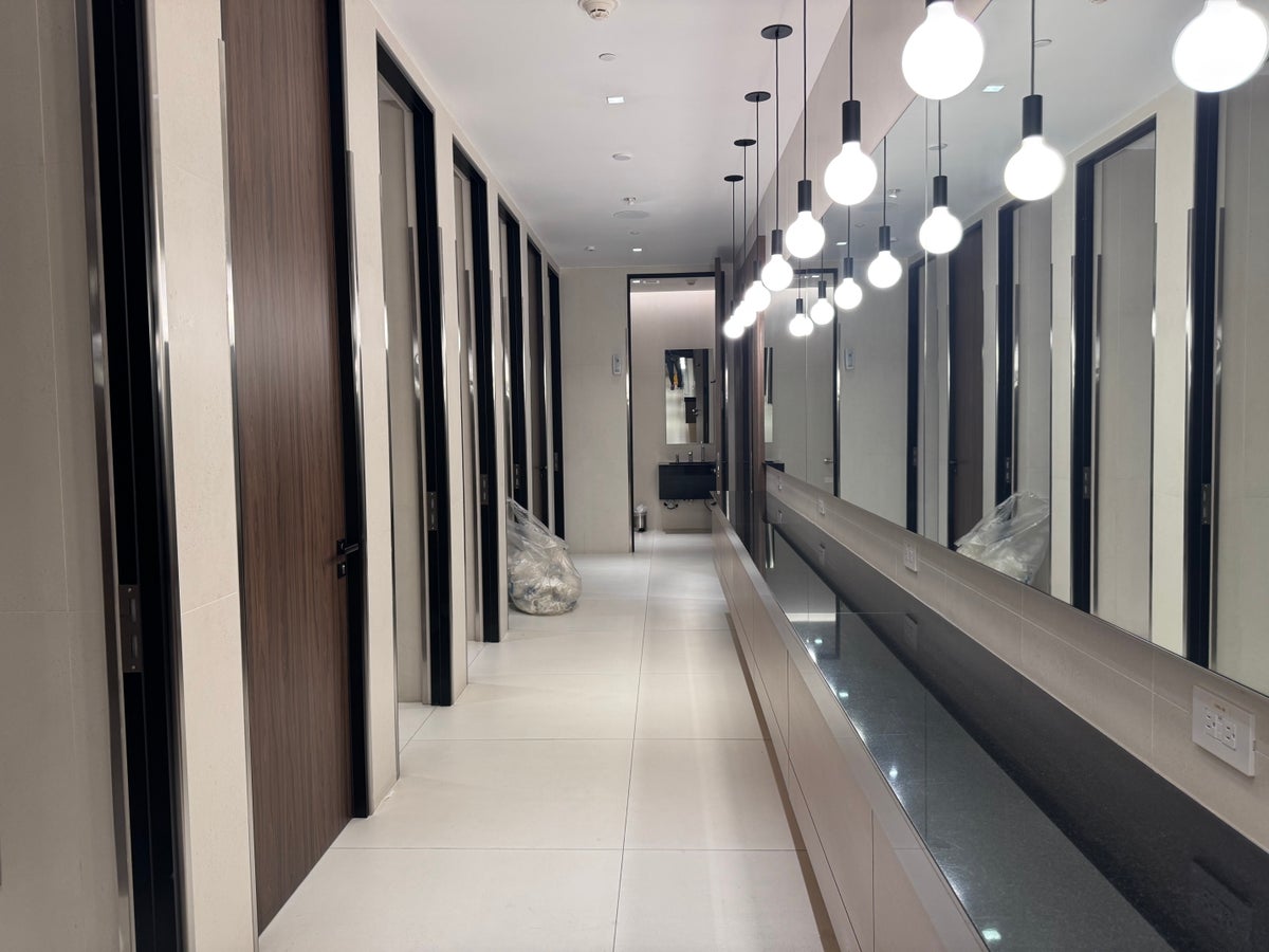 Copa Club PTY Terminal 2 bathroom