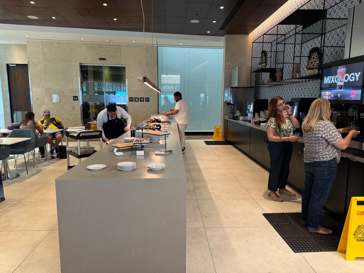 Copa Club PTY Terminal 2 buffet area
