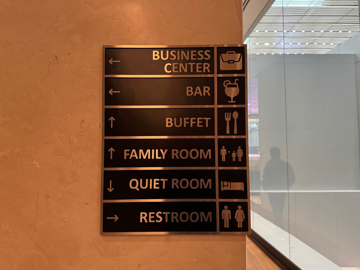 Copa Club PTY Terminal 2 directional sign