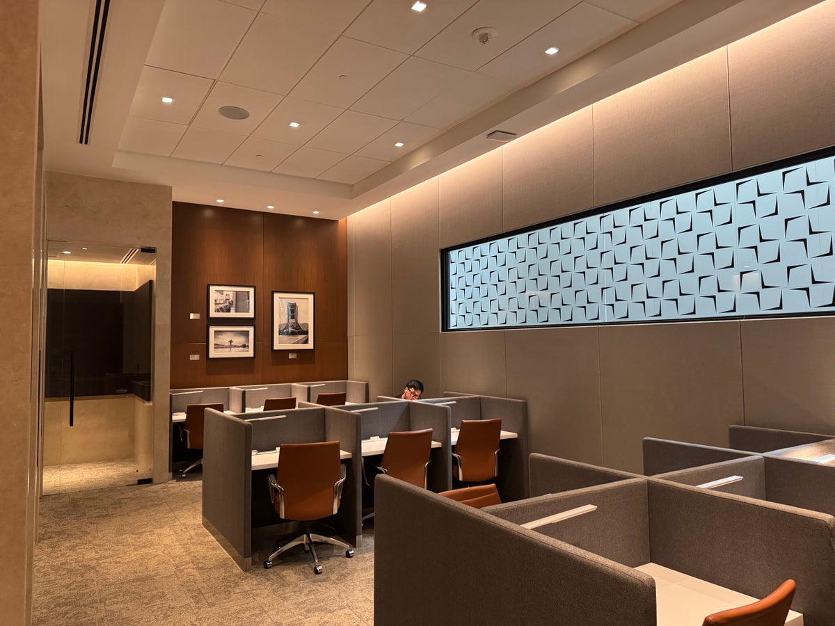 Copa Club PTY Terminal 2 work cubicles
