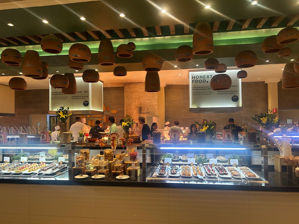 Crowded buffet at Iberostar Waves Quetzal