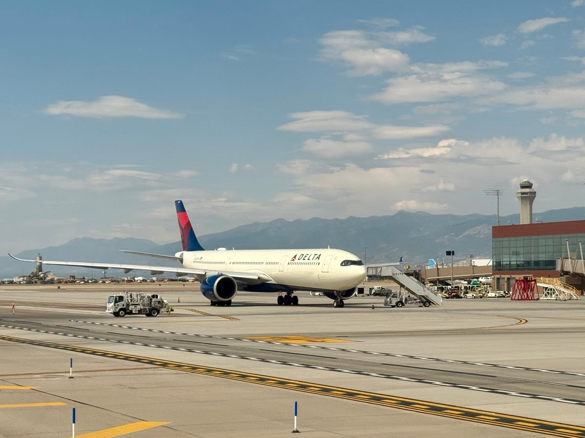 Delta A330 900neo Front Side View SLC