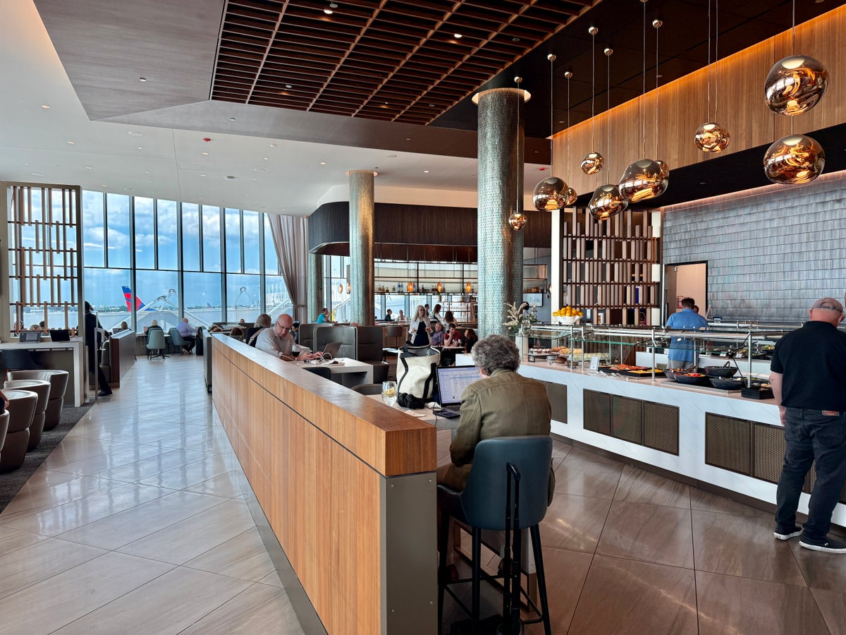 Delta SkyClub ORD Main Buffet
