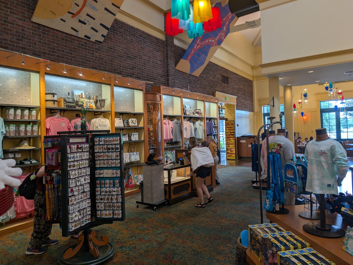 Disney's Saratoga Springs Resort & Spa amenities Artist's Palette gift shop