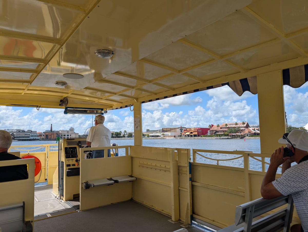 Disney's Saratoga Springs Resort & Spa amenities Sassagoula River boat to Disney Springs