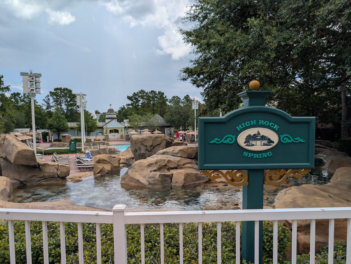 Disney's Saratoga Springs Resort & Spa amenities pool High Rock Spring Pool