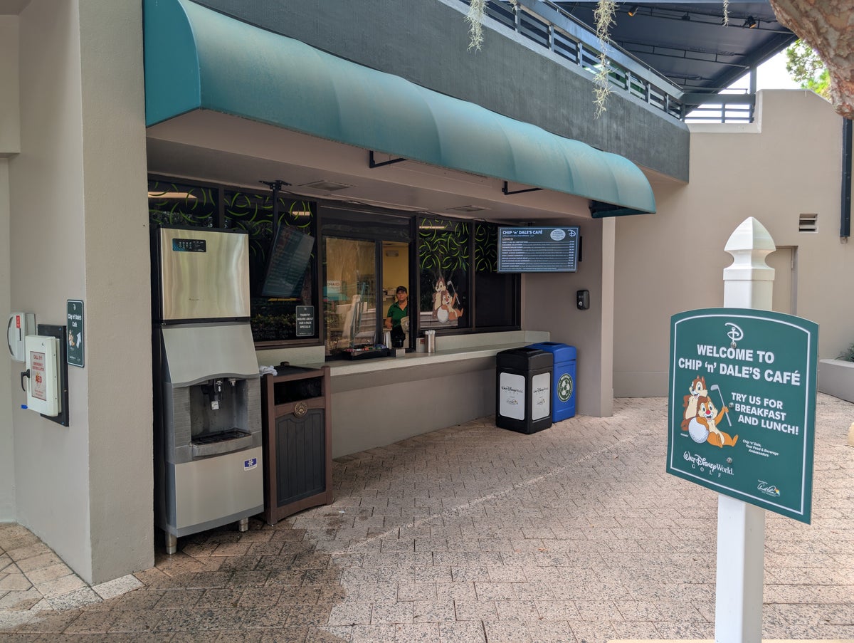 Disney's Saratoga Springs Resort & Spa dining Chip n Dale's Cafe