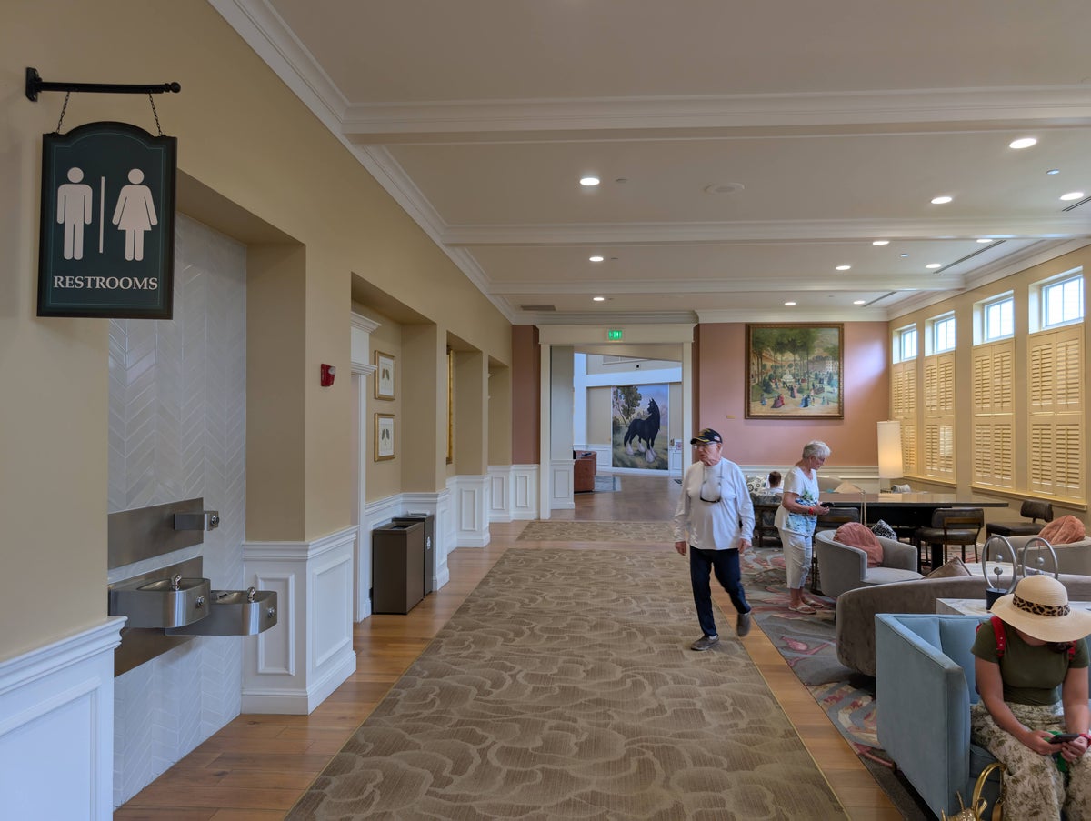 Disney's Saratoga Springs Resort & Spa lobby restrooms and hallway to dining