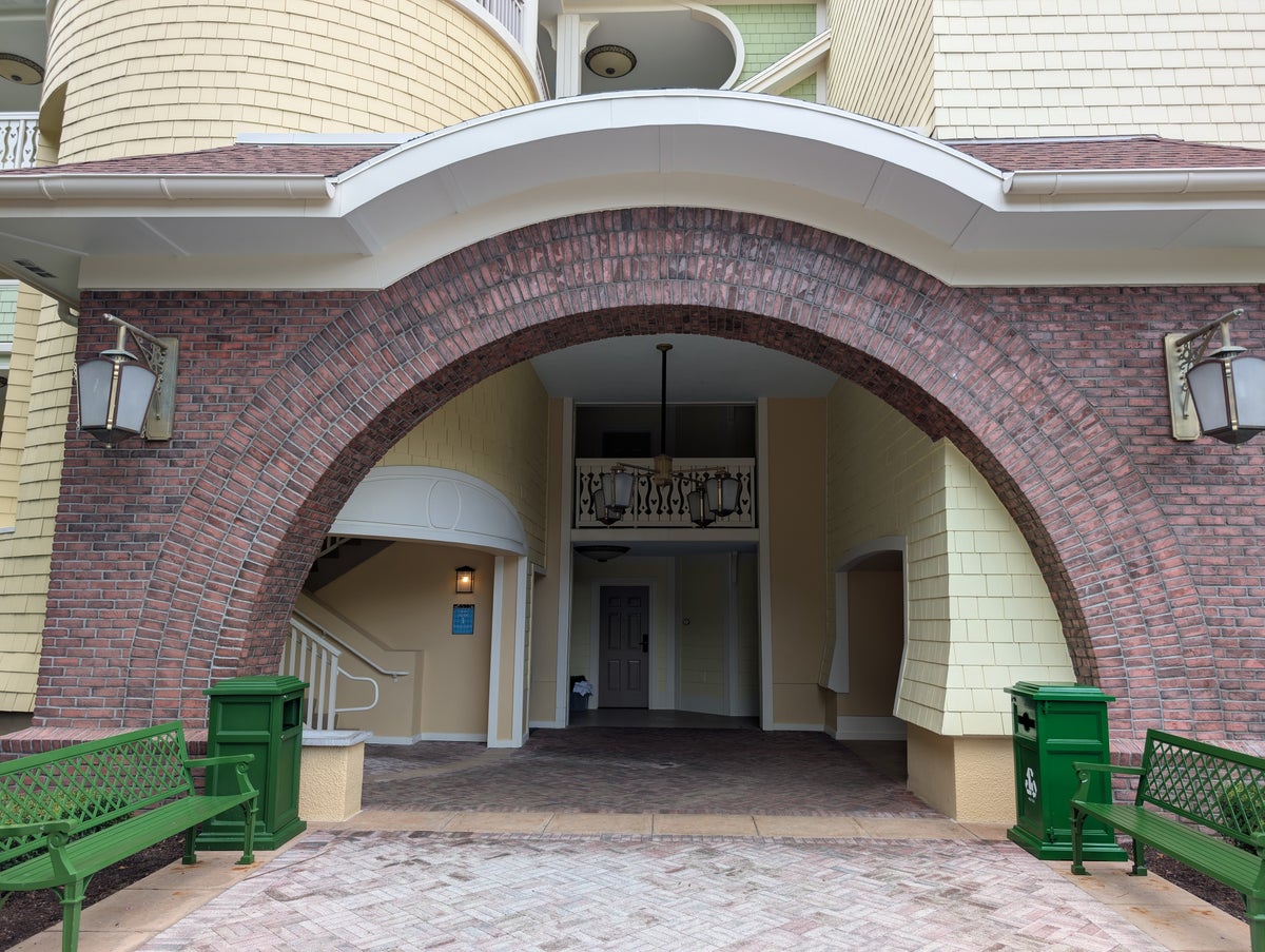 Disney's Saratoga Springs Resort & Spa room Grandstand building