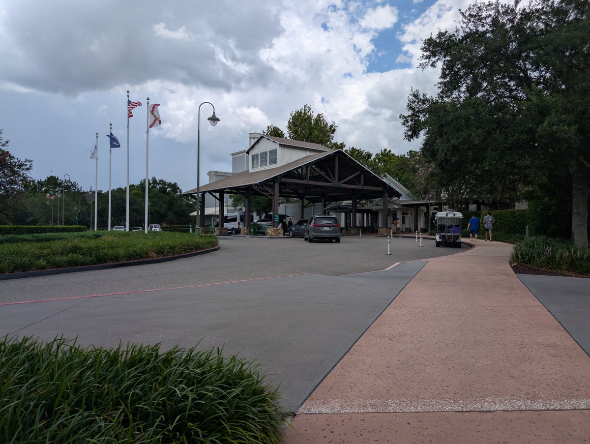 Disney's Saratoga Springs Resort & Spa valet drive