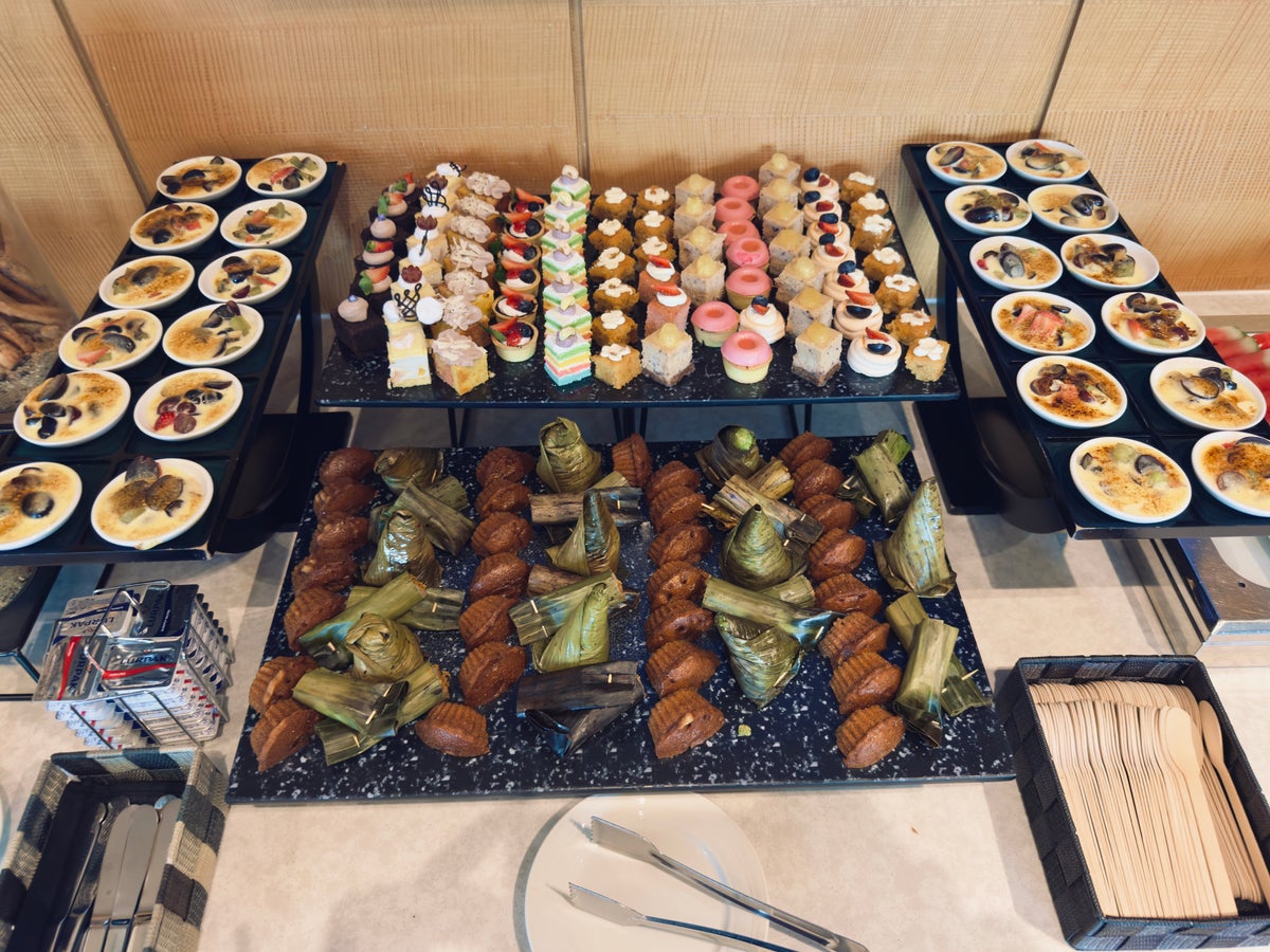 DoubleTree by Hilton Johor Bahru lounge cocktail desserts