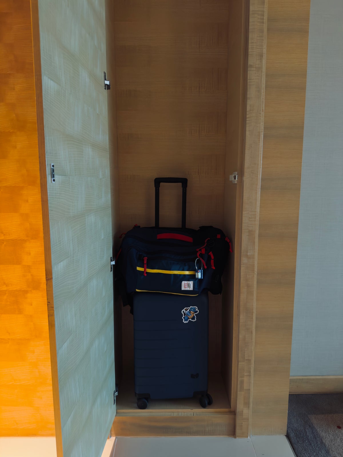 DoubleTree by Hilton Johor Bahru room closet