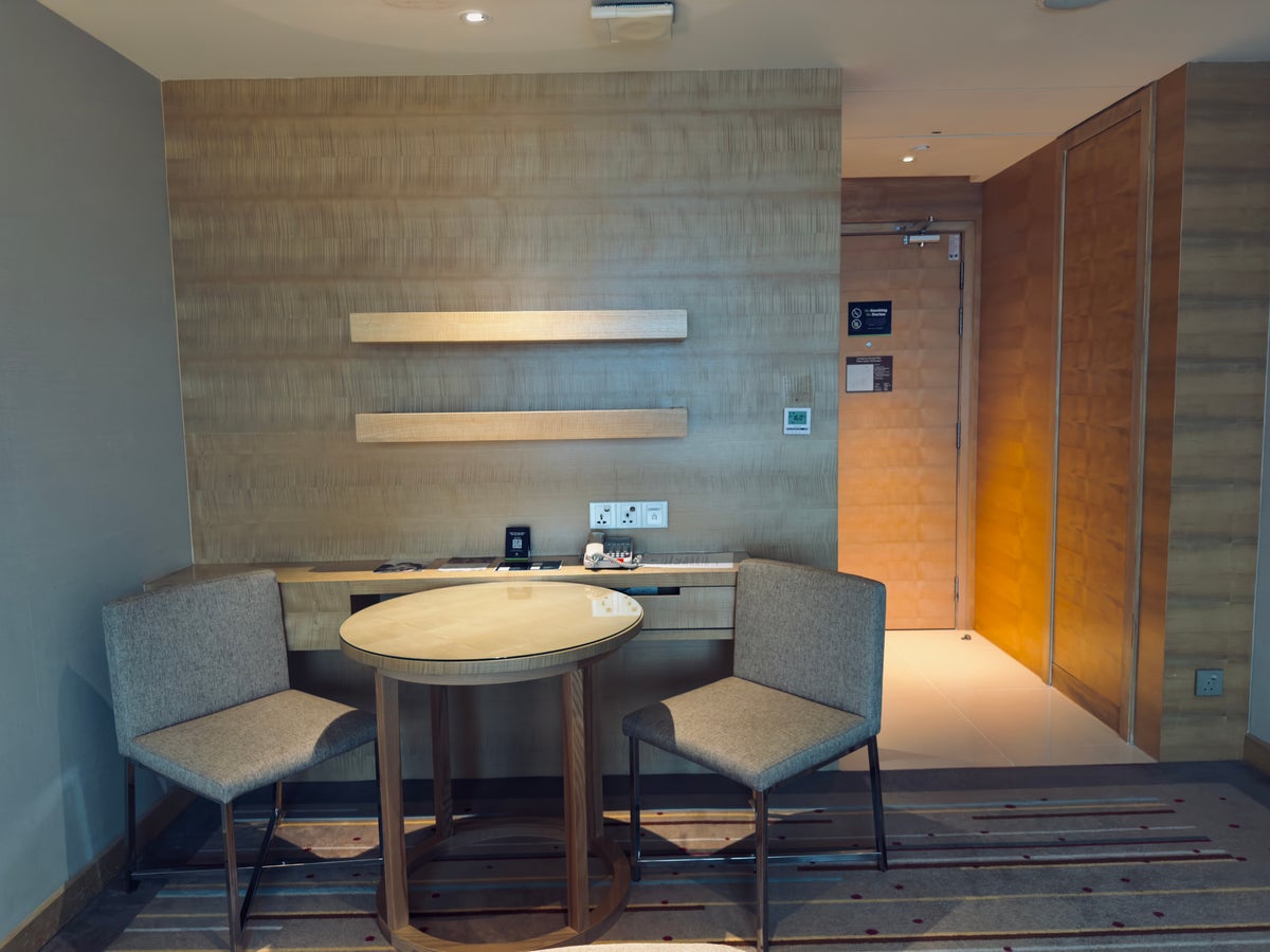 DoubleTree by Hilton Johor Bahru room dining area