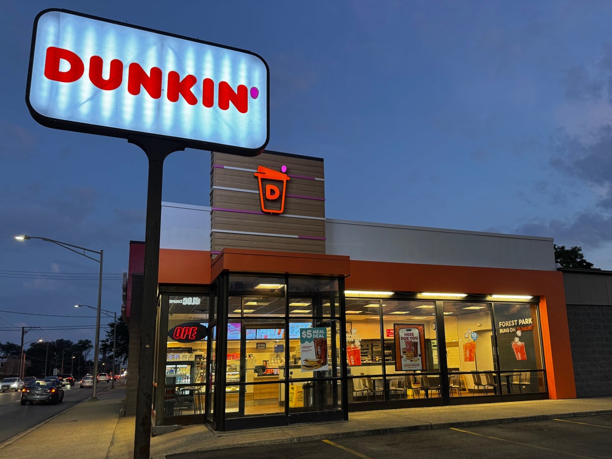 Dunkin Donuts exterior night Oak Park Illinois angle