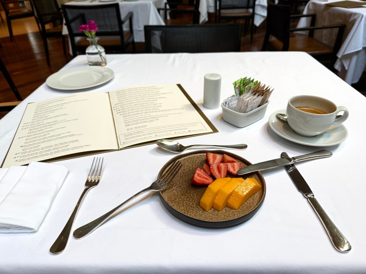 Emiliano Hotel Sao Paulo breakfast