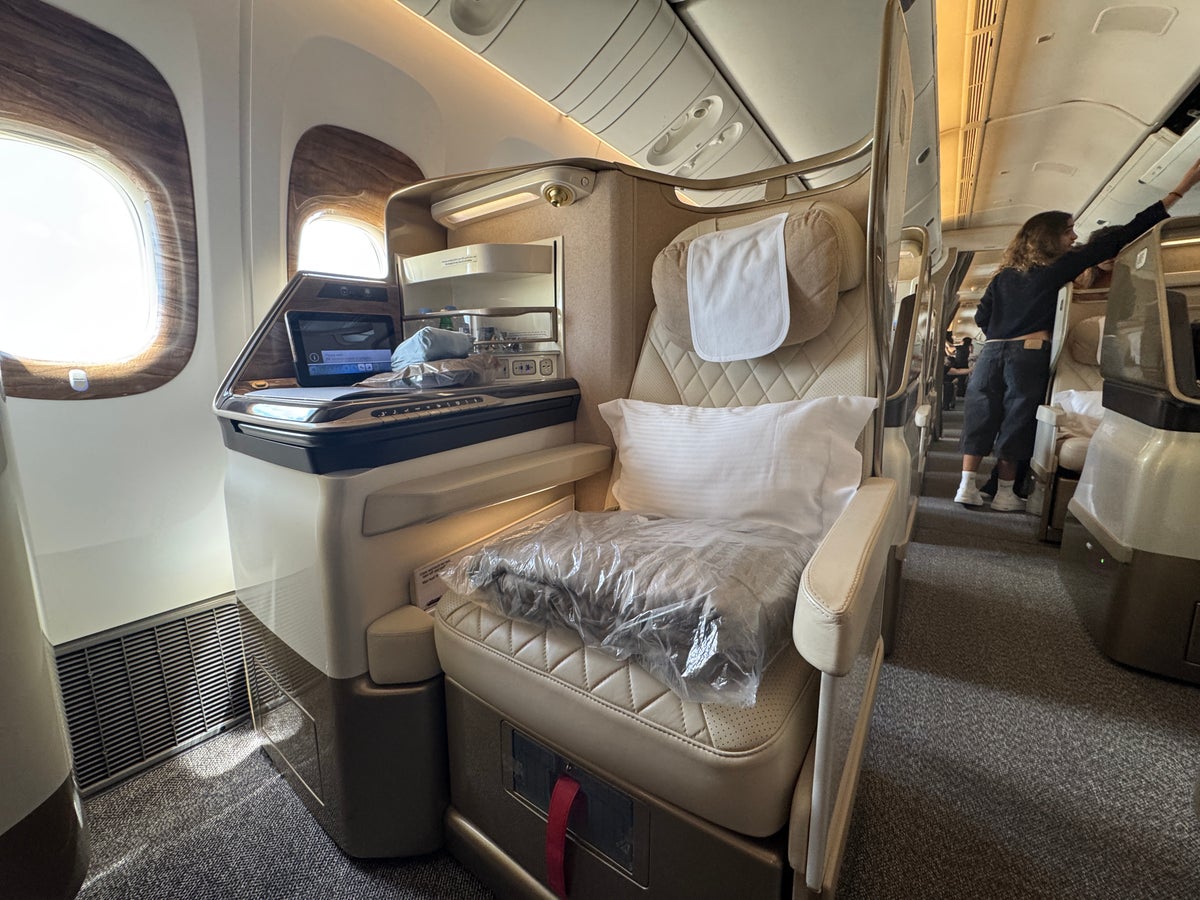 Emirates 777 300 business class