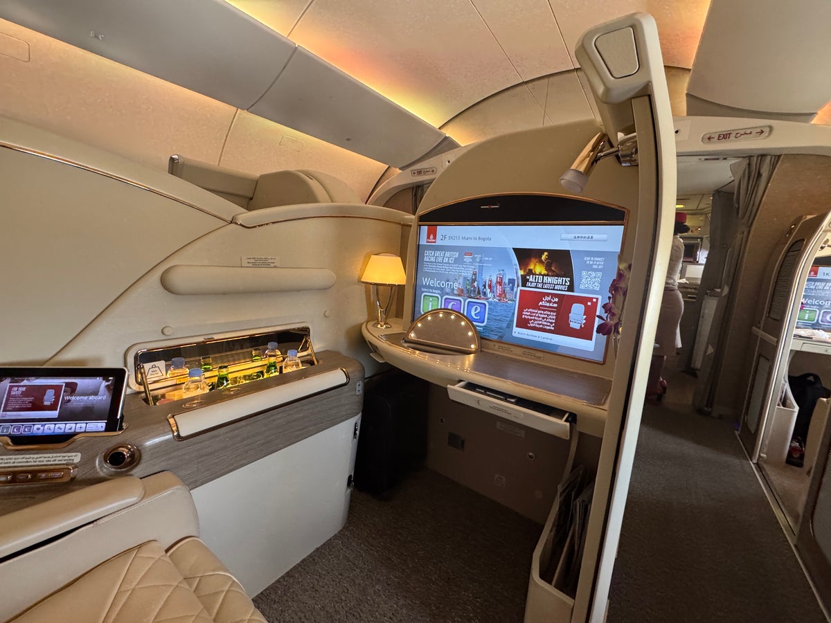 Emirates First Class Suite Boeing 777 300 Seat