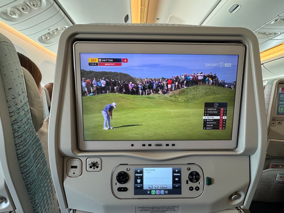 Emirates IFE screen live TV