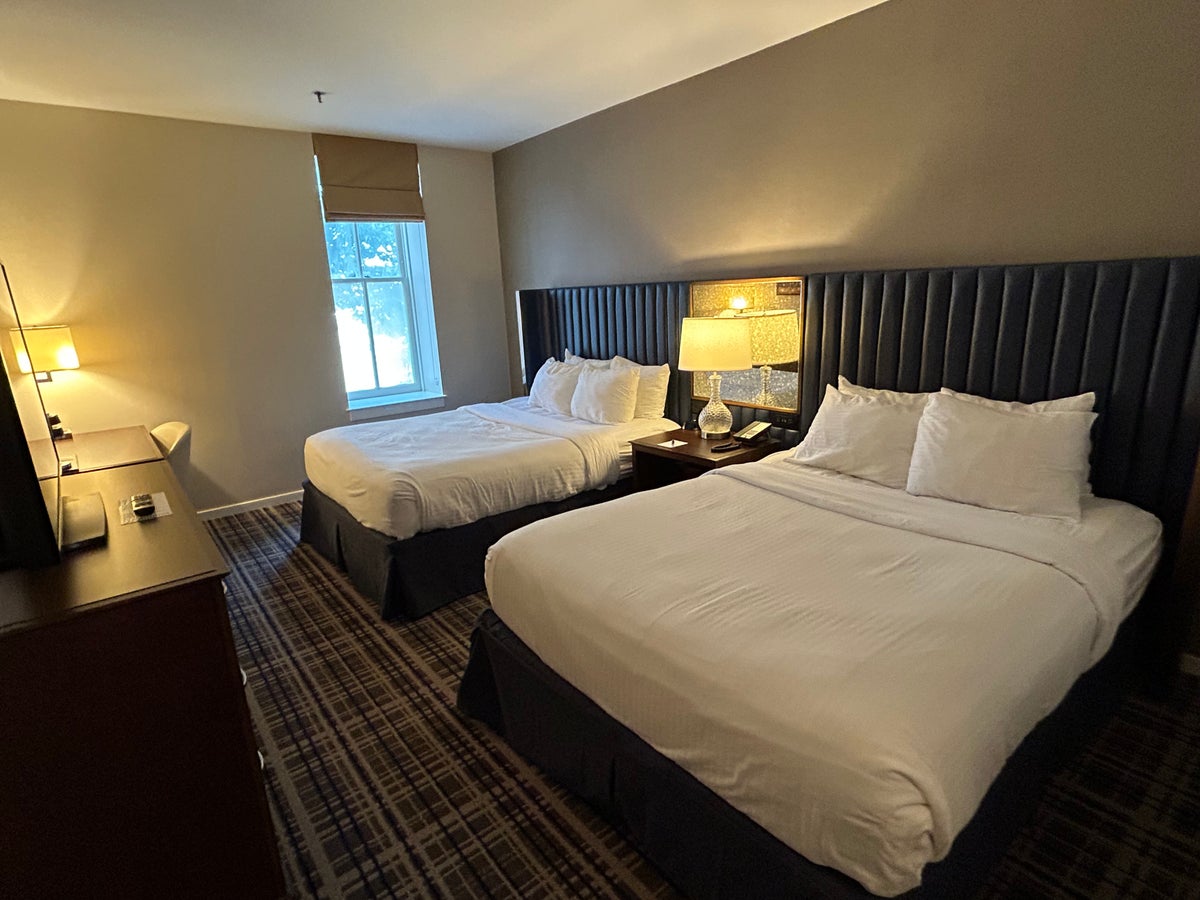 Hotel Gettysburg room 209 beds