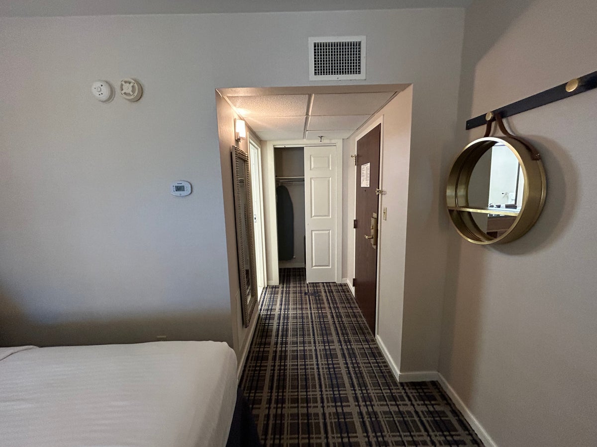 Hotel Gettysburg room 209 closet and entry corridor