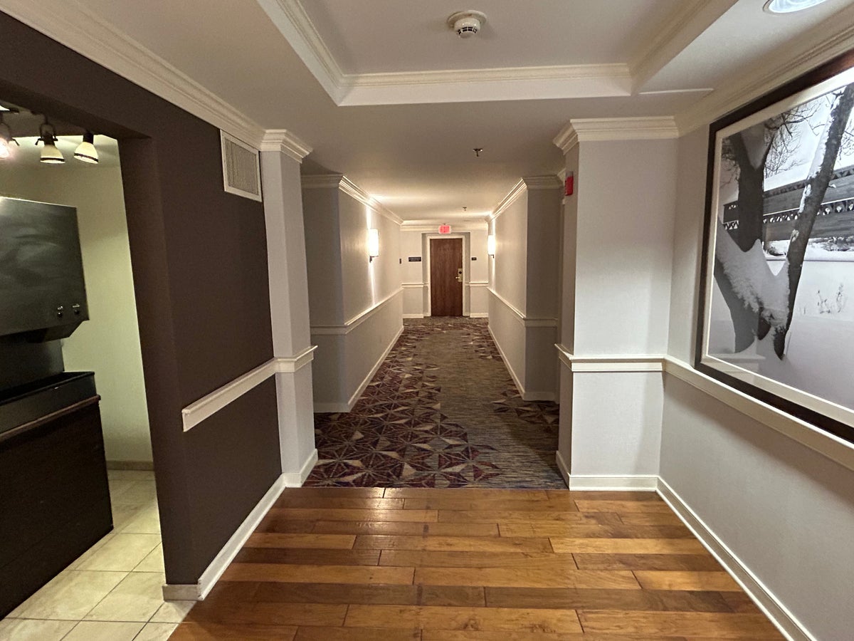 Hotel Gettysburg second floor hallway
