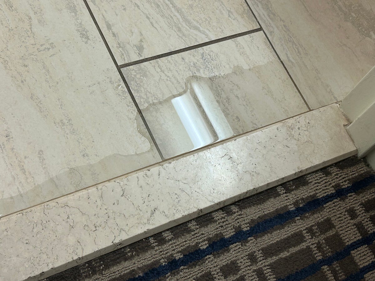 Hotel Gettysburg tub leak