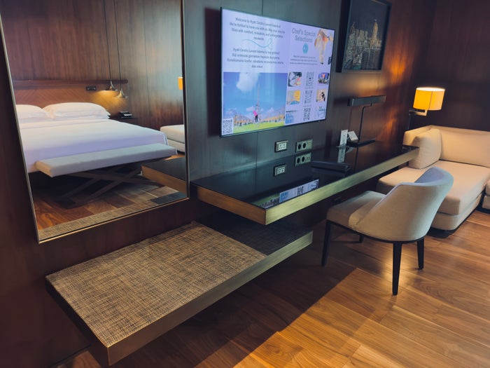 Hyatt Centric Levent Istanbul room workstation Hyatt Centric Levent Istanbul room workstation