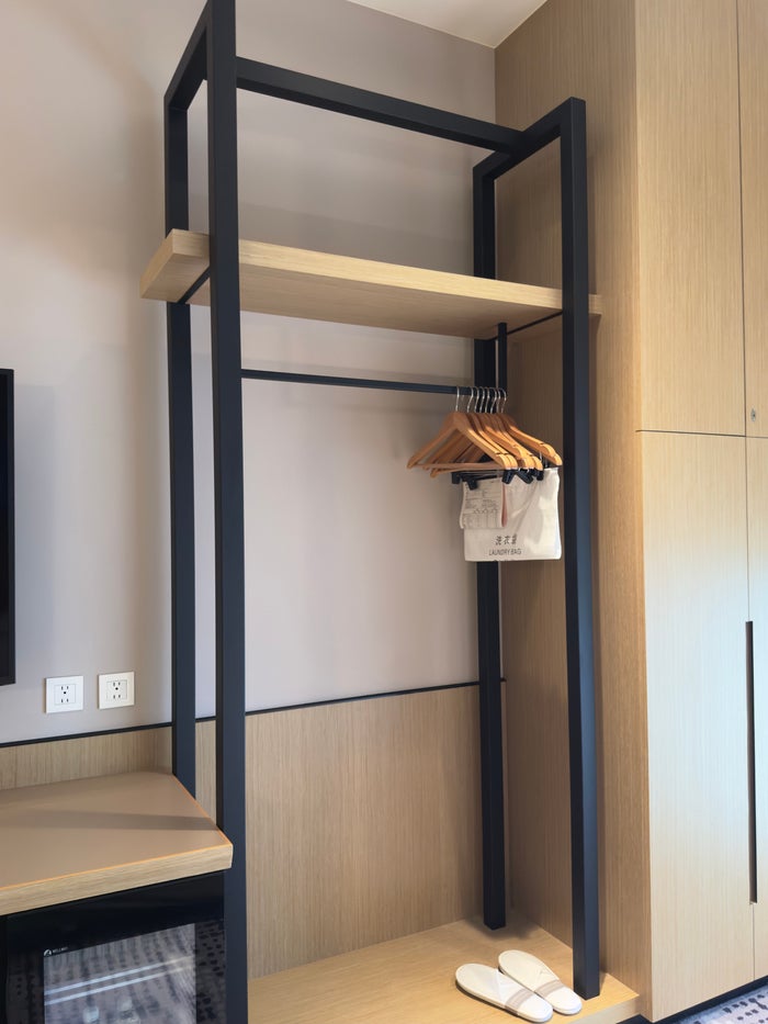 Hyatt Place New Taipei City Xinzhuang closet hangers Hyatt Place New Taipei City Xinzhuang closet hangers