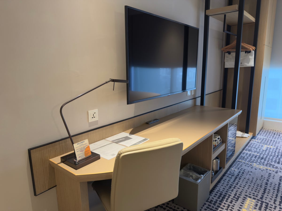 Hyatt Place New Taipei City Xinzhuang workstation