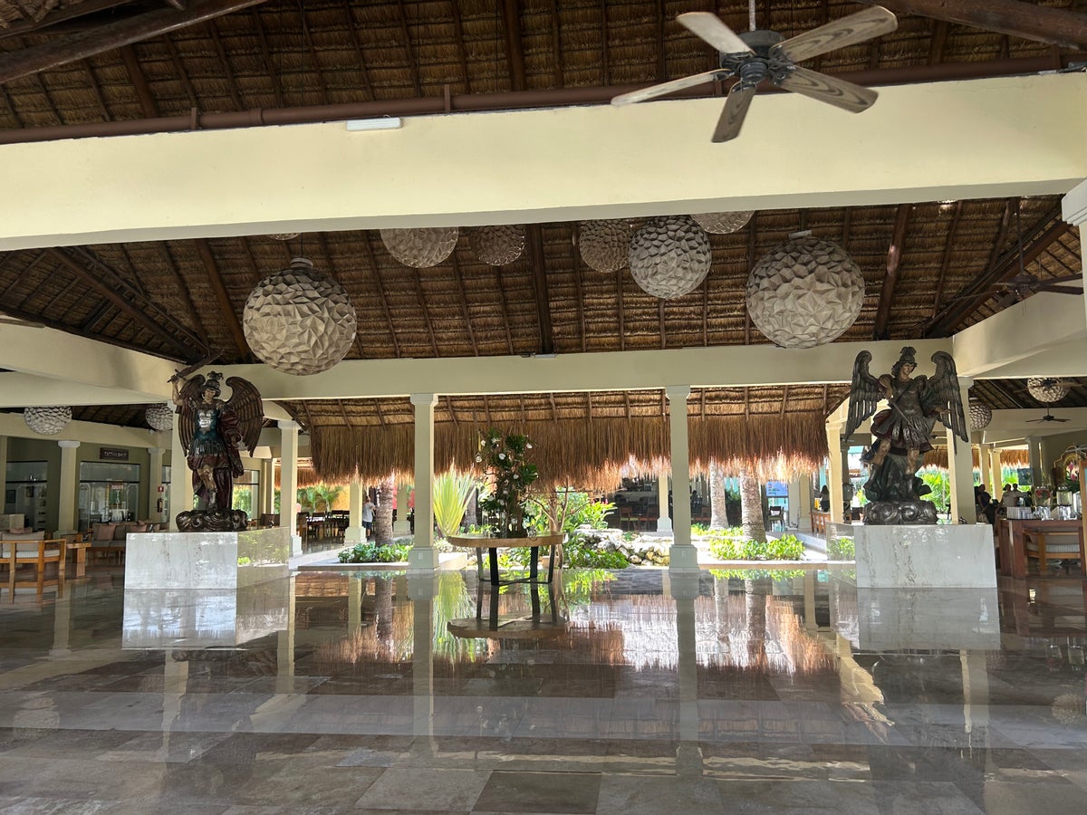 Iberostar Waves Quetzal Lobby