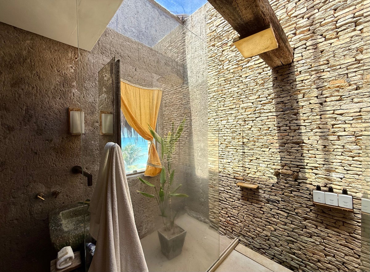 Kenoa Resort Brazil Hilton SLH bathroom