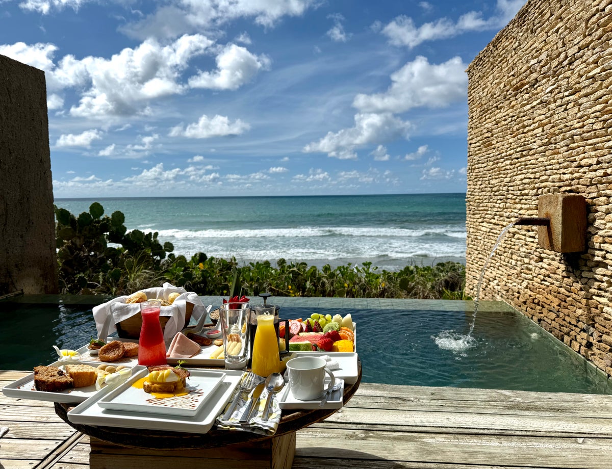 Kenoa Resort Brazil Hilton SLH room service breakfast