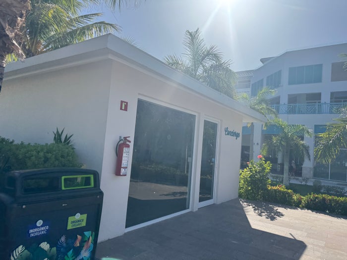 Margaritaville Island Reserve Riviera Maya Concierge Hut