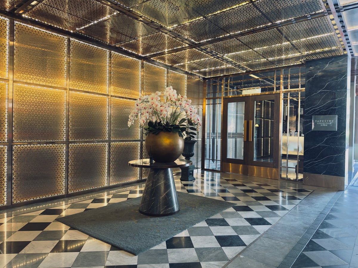 Metropolis Suites Bangkok entering lobby