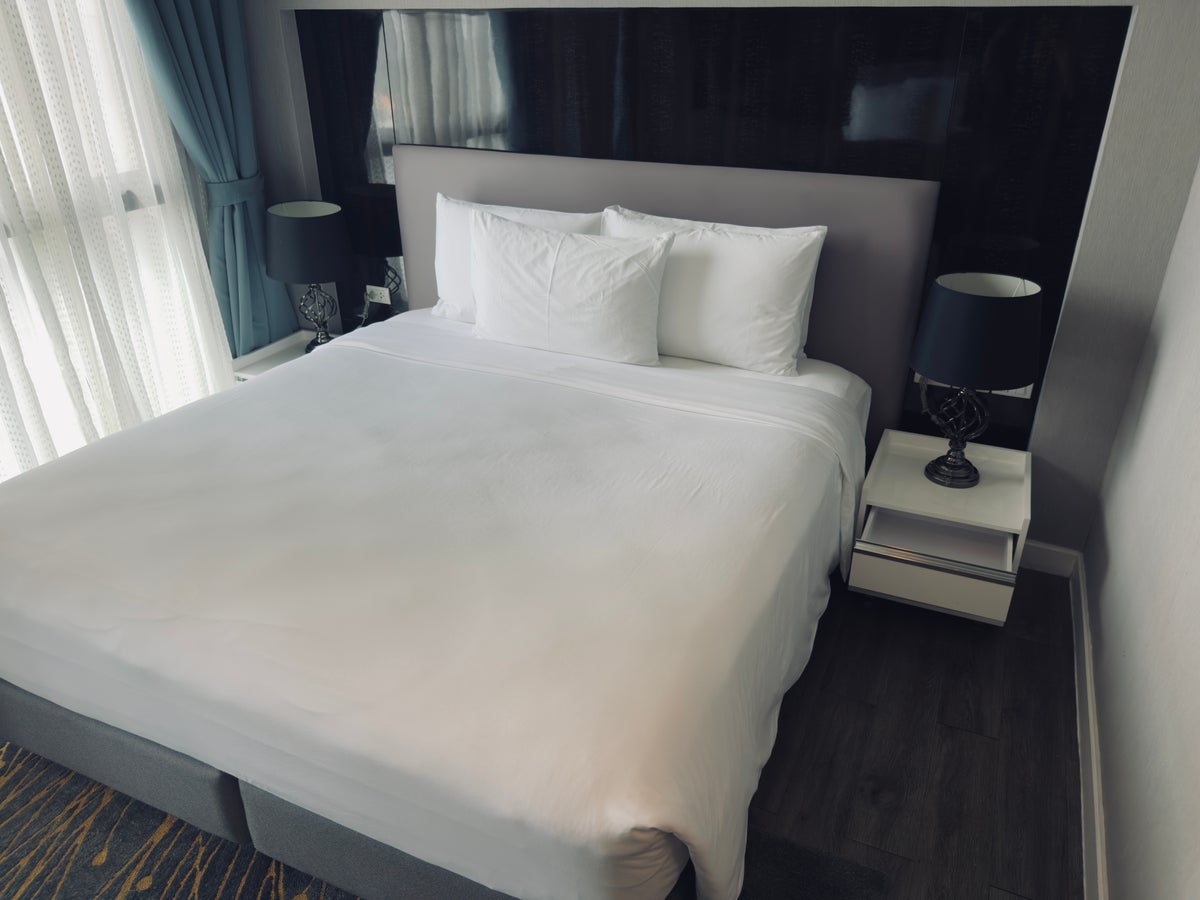 Metropolis Suites Bangkok room bed