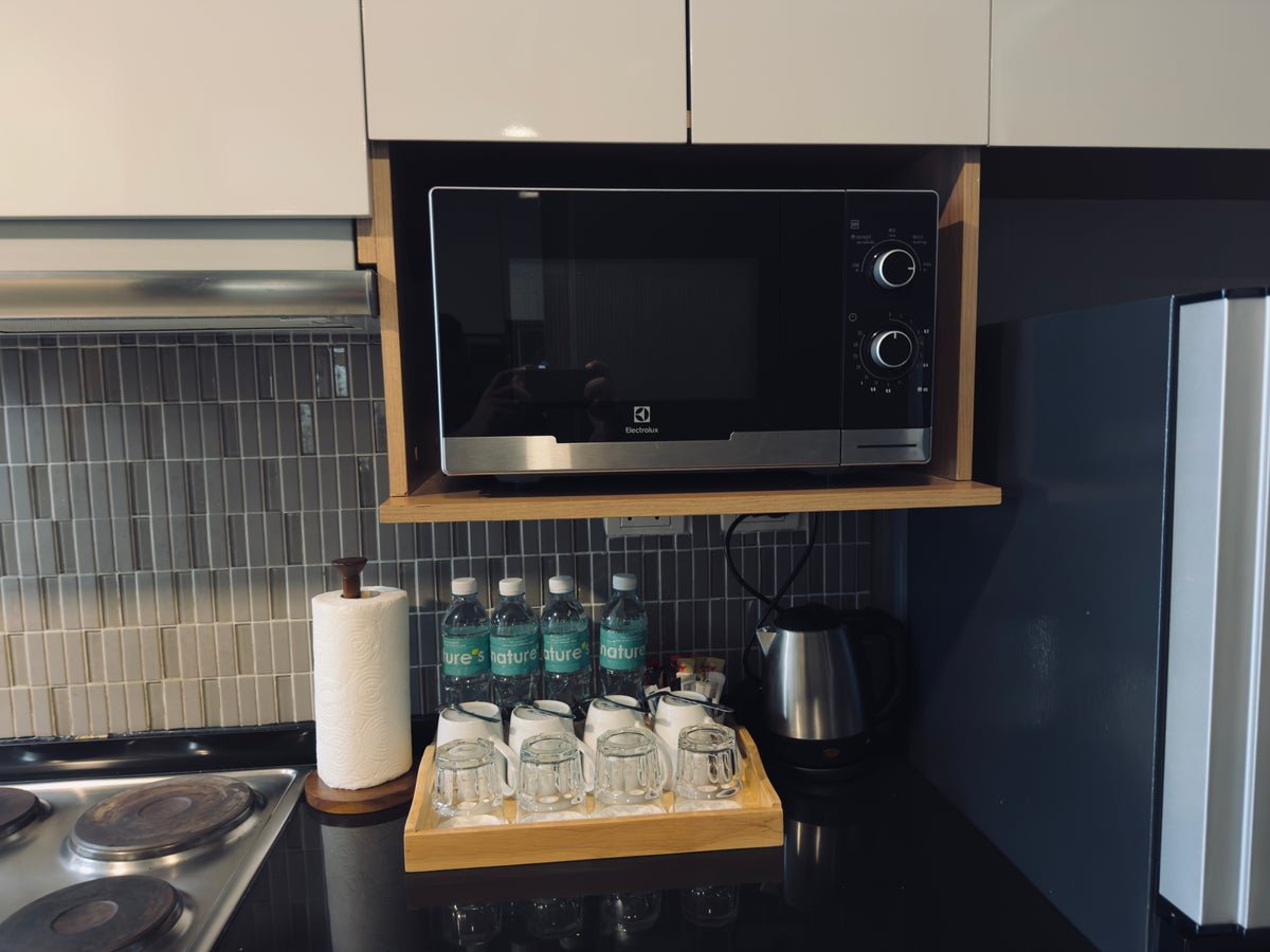 Metropolis Suites Bangkok room microwave