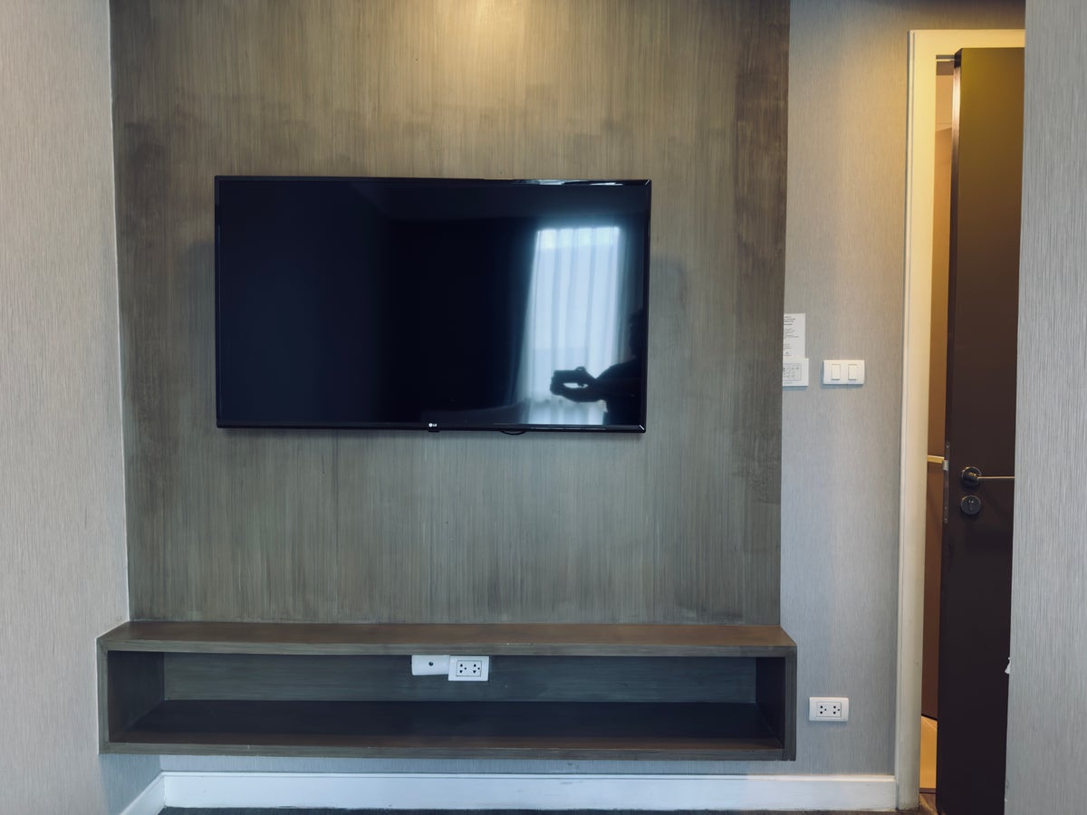 Metropolis Suites Bangkok room television