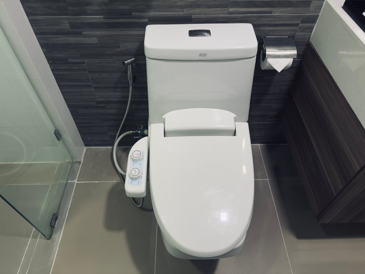 Metropolis Suites Bangkok room toilet with bidet