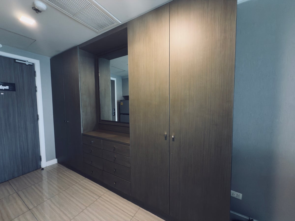 Metropolis Suites Bangkok room wardrobe closets