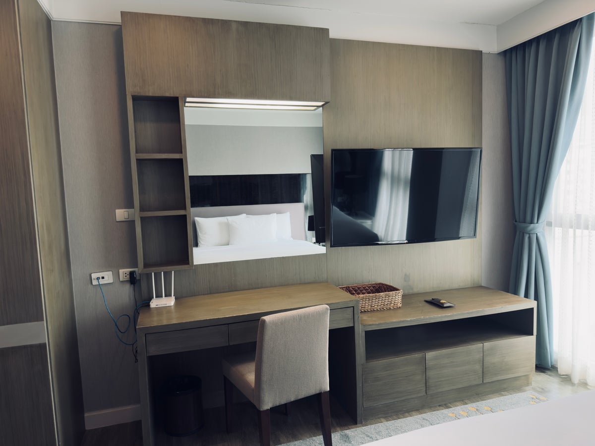 Metropolis Suites Bangkok room workstation television
